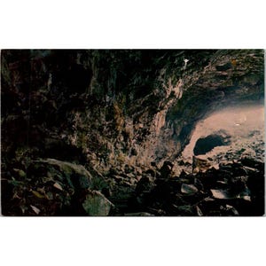 Postal antigua Cráteres de la Luna Túnel de lava de la India Idaho 1963 Color natural Mike Roberts