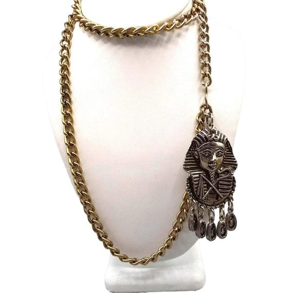 Vintage Large King Tut Pendant on Chunky Gold Tone Curb Link  display picture 1