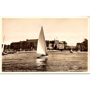 Carte postale vintage RPPC Jönköping Vättern Harbour Scene Stora Hotellet Suède bateaux à voile avec photo réelle