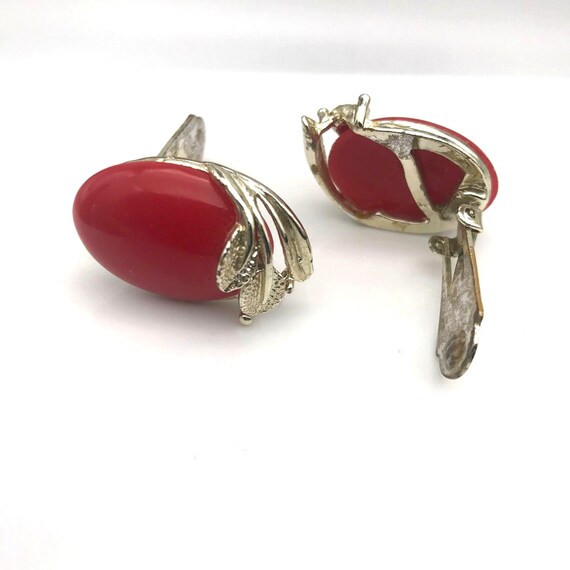 Vintage Red Lucite Earrings with Gold Tone Leaves… - image 3
