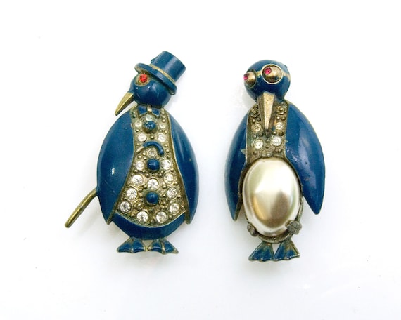 Vintage PIN BLUE RHINESTONES Circling Pearl Faux Art Deco 40/'s