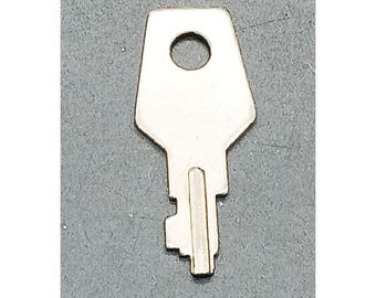 Vintage Small Metal Skeleton Key