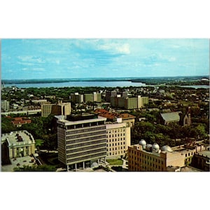 Cartolina d'epoca con sfondo del lago Monona, campus di Madison, Università del Wisconsin