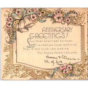 Tarjeta de felicitación de aniversario vintage con diseño floral y nota escrita a mano