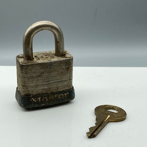 Vintage Master miniatuur slot en sleutel, klein hangslot met originele koperen sleutel, P641