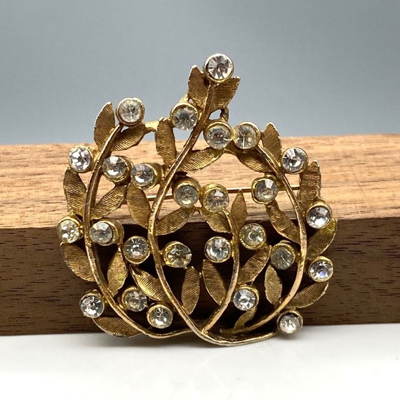 Brushed Gold Tone Vines Brooch with Sparkling Cle… - image 2