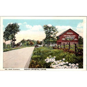 Cartolina d'epoca della grotta di cristallo di Kutztown, Pennsylvania. Fienile con vista panoramica sulla Wm. Penn Highway.