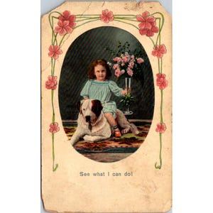 Postal alemana vintage de niña con perro San Bernardo y flores, principios del siglo XX, impresa en Alemania.