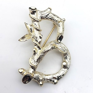 Broche vintage Sarah Coventry con monograma inicial de la letra B en tono dorado estilo bambú