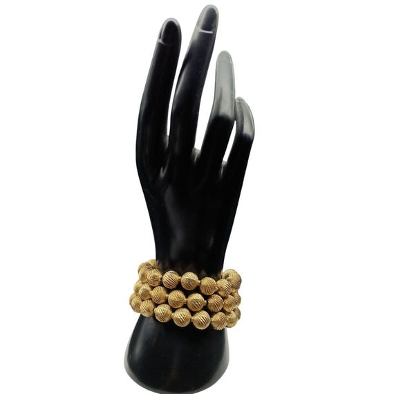 Vintage Pegasus Coro Fluted Bead Triple Strand Bracelet With  display picture 1