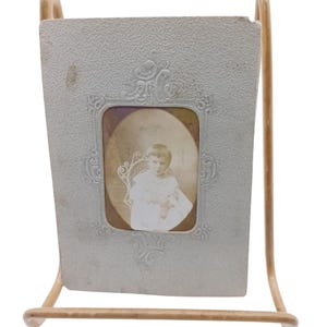 Vintage Baby Carte Vista CV Portrait Photo in Embossed Frame