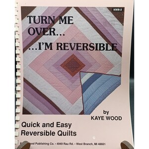 Puede incluir: Un juego de tres tazas de cerámica con un acabado mate moteado. Las tazas son de color crema, gris claro y gris oscuro. Cada taza tiene un diseño simple y minimalista, perfecto para café o té.