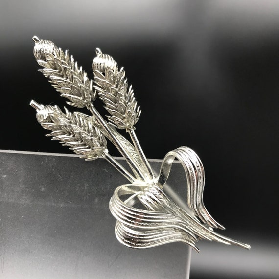 Wheat brooch deals