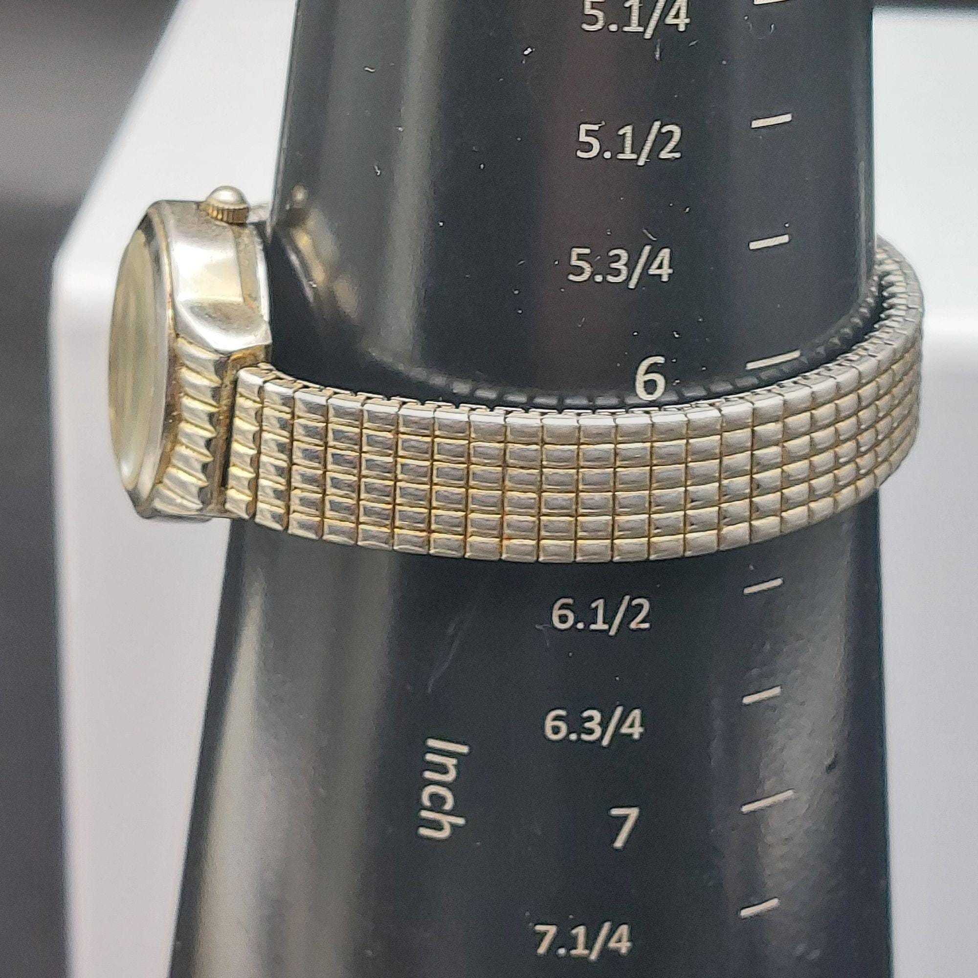 Vintage Gruen Precision Quartz Ladies Date Watch With  display picture 2