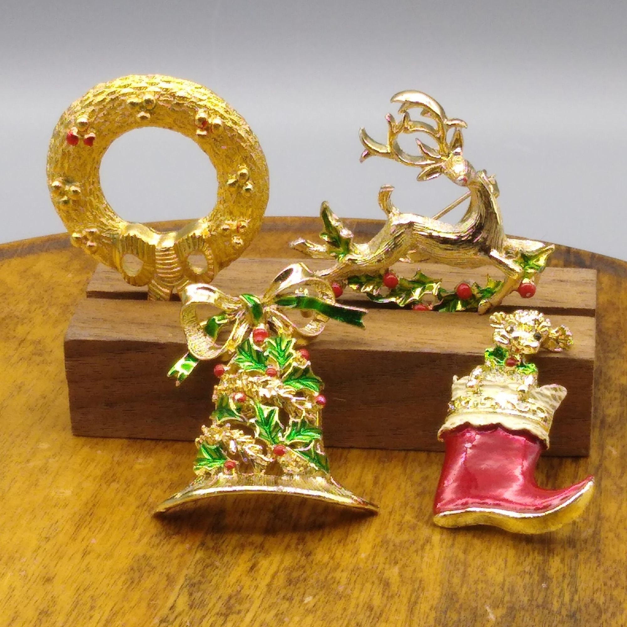 Gerry's Bell Brooch - Etsy