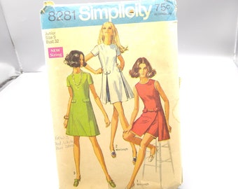 Vintage Sewing PATTERN Simplicity 8281, Junior Misses 1969 Dress in Two Lengths and Shorts, Size 9
