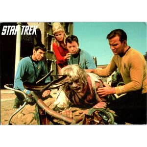 Cartolina d'epoca della serie originale di Star Trek del 1994 con scena del cast