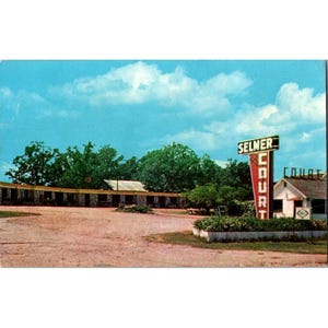 Cartão postal vintage do Selmer Court Motel dos anos 1950 com mensagem manuscrita e carimbo postal