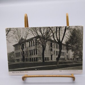 Cartão postal com foto antiga High School, Newton Iowa Jasper County, CU Williams Photoette 941, Midwest America Hometown Vintage Vibes