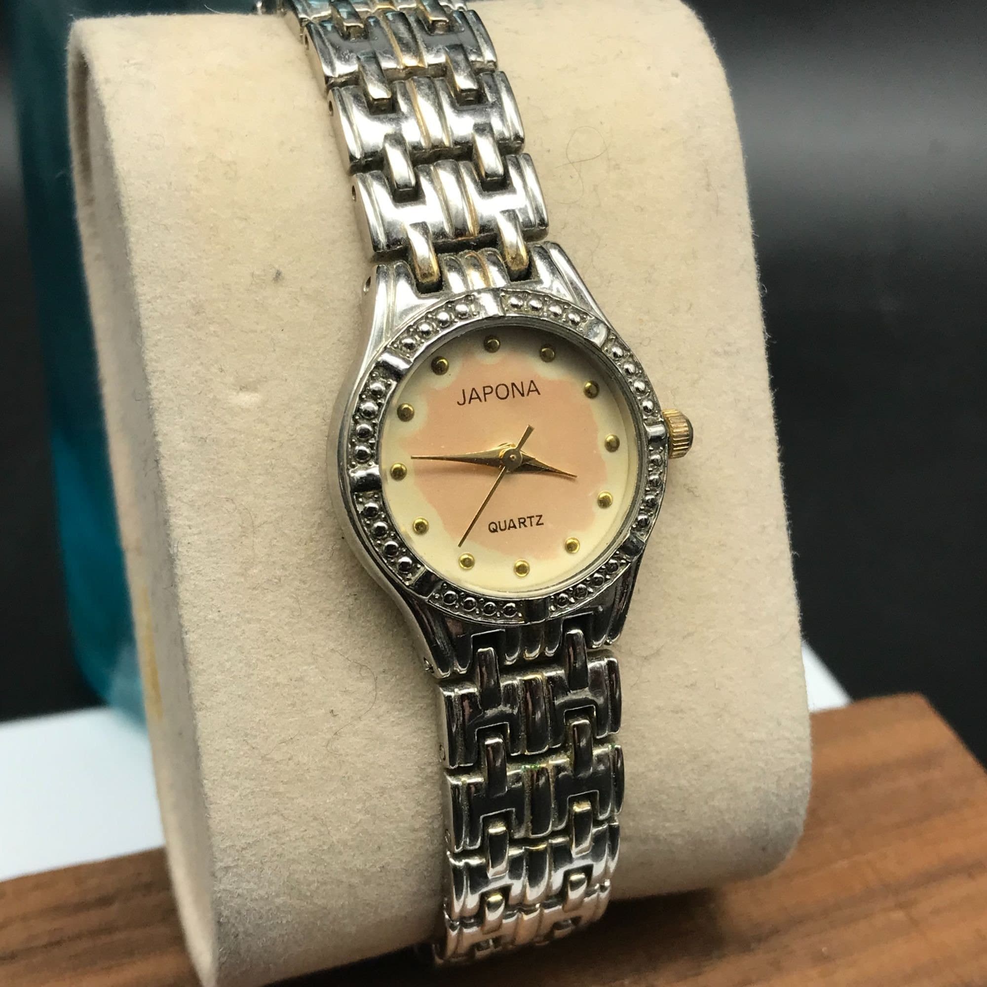 Vintage Japona Ladies Quartz Wristwatch With Stainless Steel Vintage Japona Ladies Quartz Wristwatch With Stainless Steel