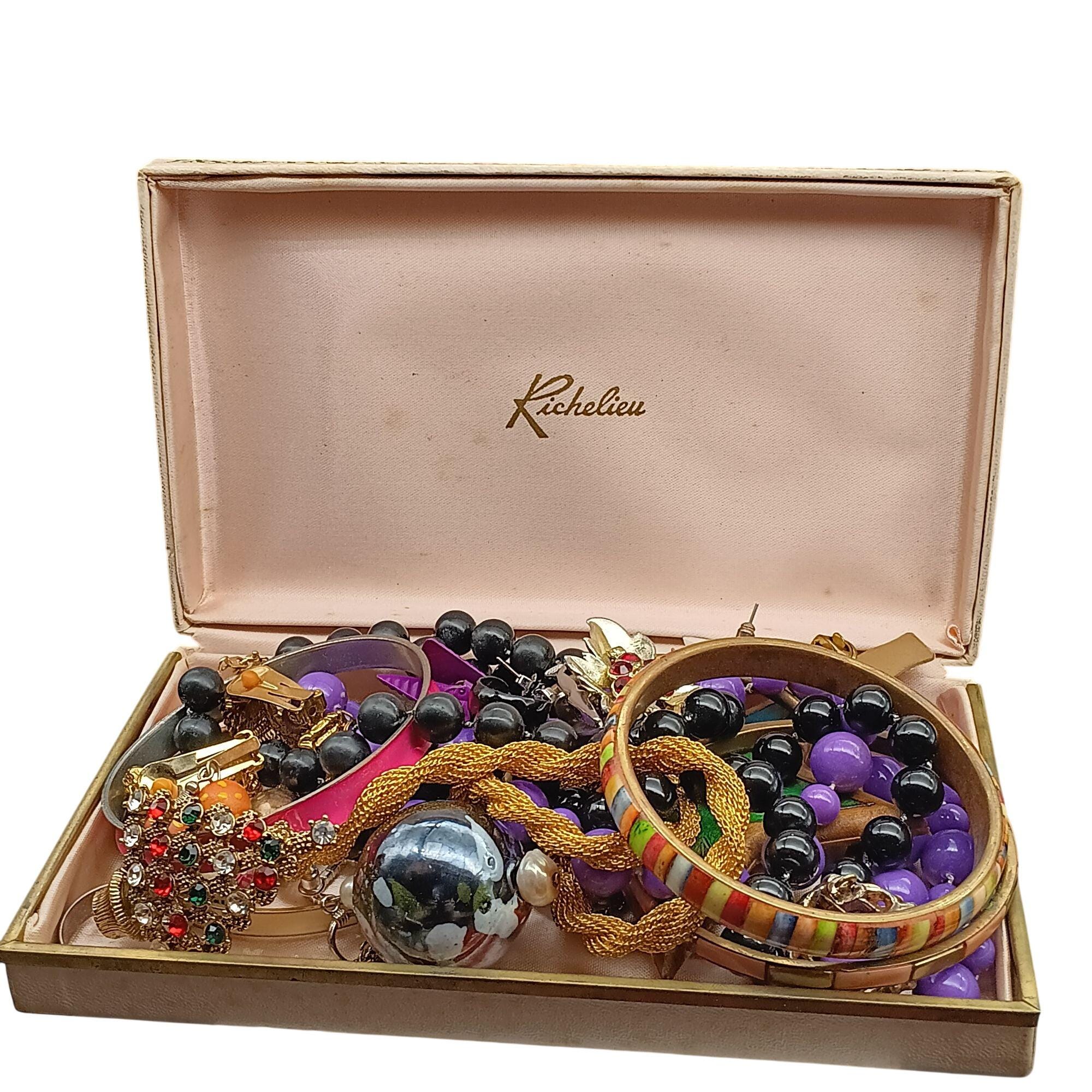 Lot De Bijoux Vintage à Trier - Mélange De Pièces Récentes Et Anciennes - Occasion