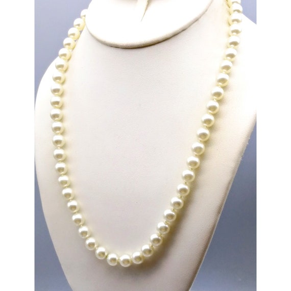 LIND Lustrous Knotted Glass Pearl Strand, Vintage… - image 3