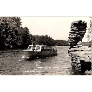 carte postale RPPC Wisconsin vintage, Hiawatha at Chimney Rock Olson Boat Company, papier Kodak non affilé à dos divisé