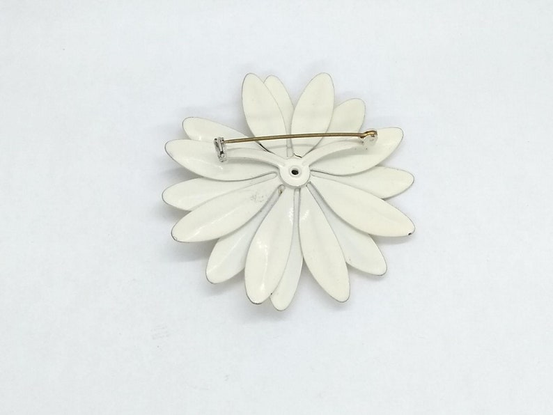 Yellow White Cheery Daisy Metal Flower with Ladybug Brooch Pin Vintage Floral Bloom Spring Blossom Springtime Summer