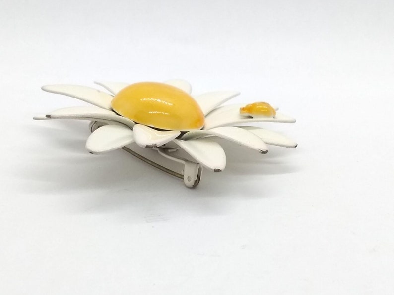 Yellow White Cheery Daisy Metal Flower with Ladybug Brooch Pin Vintage Floral Bloom Spring Blossom Springtime Summer