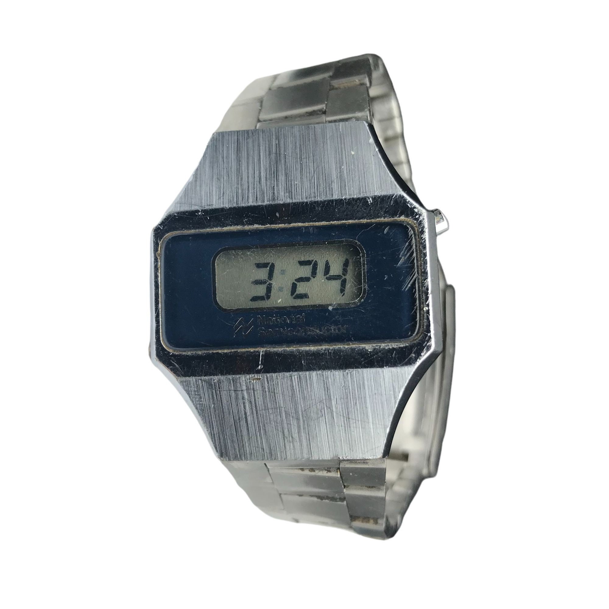 Novus store led watch