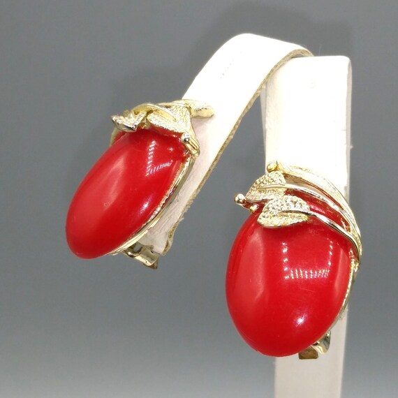 Vintage Red Lucite Earrings with Gold Tone Leaves… - image 5