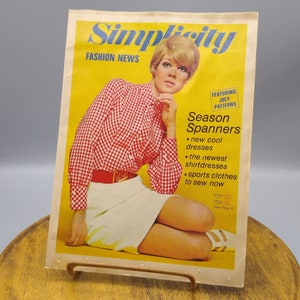 Wkładka do broszury Vintage Simplicity Fashion News, lipiec 1968 r., zabawne i patriotyczne, świeże stylizacje w stylu Mod