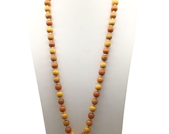 Vintage tweekleurige houten kralenketting met crèmekleurige tussenstukken