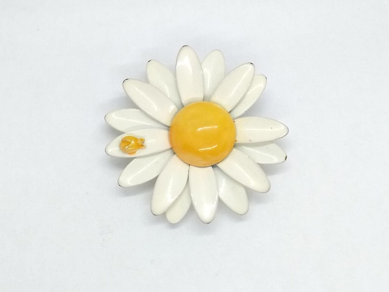 Yellow White Cheery Daisy Metal Flower with Ladybug Brooch Pin Vintage Floral Bloom Spring Blossom Springtime Summer