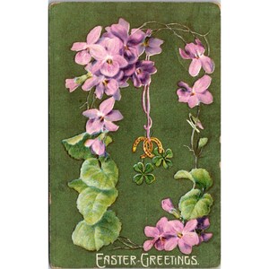 Postal vintage de felicitación de Pascua con diseño floral y motivo de herradura de trébol