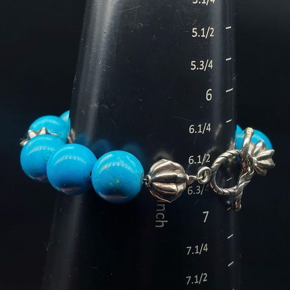ターコイズブルーのビーズブレスレット、シルバートーンのアクセントと