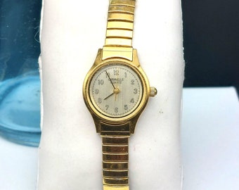 vintage Caravelle par Bulova Quartz Watch Femme Gold Tone Japon Mouvement 48J42 Nouvelle Batterie
