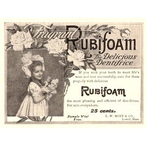Può includere: Pubblicità vintage per Rubifoam, un dentifricio. L'immagine in bianco e nero mostra una bambina con fiori, circondata da rose. Il testo include "Fragrant Rubifoam, The Delicious Dentifrice".