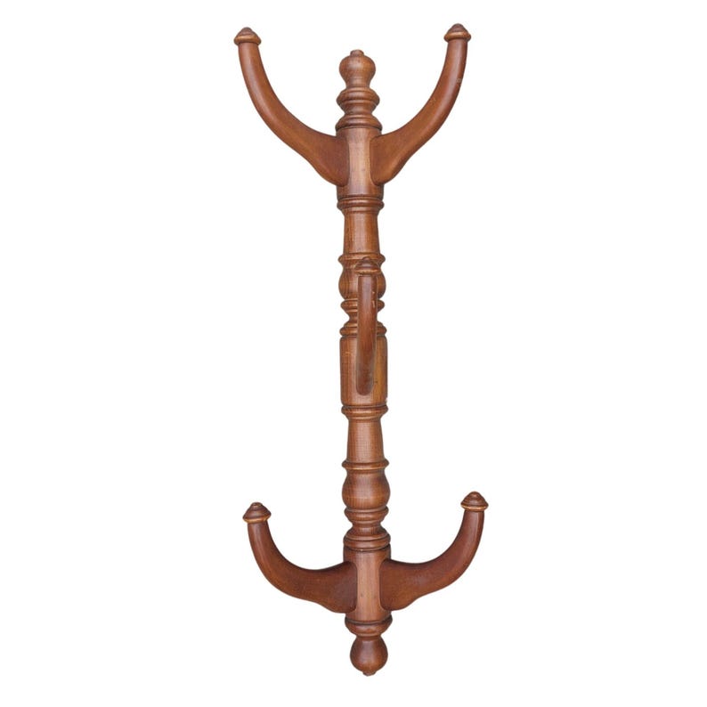 Pu&ograve; includere: Un attaccapanni in legno indipendente di colore marrone scuro. Il portabiti presenta una colonna centrale scolpita con bracci curvi nella parte superiore e inferiore per appendere cappotti e cappelli. Il design &egrave; tradizionale e pratico.