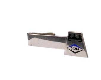 Pinza para corbata DANA vintage, tono plateado, para publicidad automotriz.