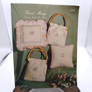 Wzory do haftu krzyżykowego Vintage, Floral Monza autorstwa Pat Waters, Ulotka Country Crafts 52, Broszura do robótek ręcznych 1979