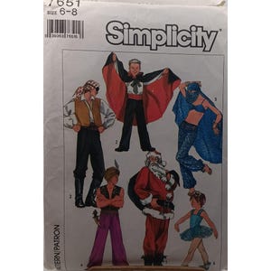 Cartamodello vintage Simplicity 7651 per costumi da bambino e bambina, taglie 6-8: Pirata, Babbo Natale, Vampiro, Genio, Ballerina (6 look diversi).