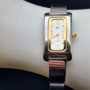 Gloria Vanderbilt GVII Womens Quartz Wristwatch Stainless Steel & Gold-Tone Roman Numeral Dial