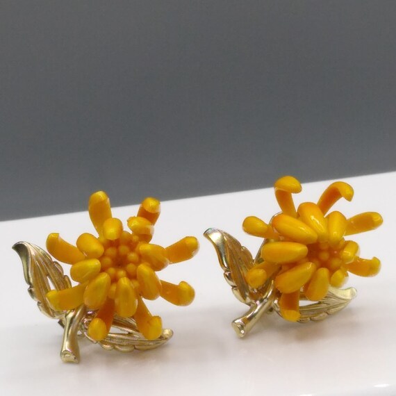 Vintage 3D Floral Enamel Earrings, Clip On Chrysa… - image 3
