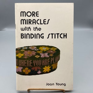 Vintage Crafting Book, More Miracles with the Binding Stitch di Joan Young, Book 2 Lessons in Canvas Construction 1977