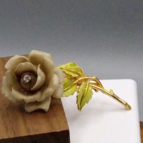Vintage Resin Rose Bloom Brooch, Taupe Flower wit… - image 5