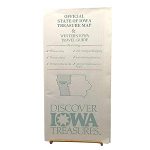 Carte au trésor officielle de l'État de l'Iowa de 1988 et brochure du guide de voyage de l'ouest de l'Iowa présentant les lieux de séjour et les choses à voir