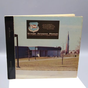 Livret de cartes photo souvenirs du musée aérospatial stratégique vintage