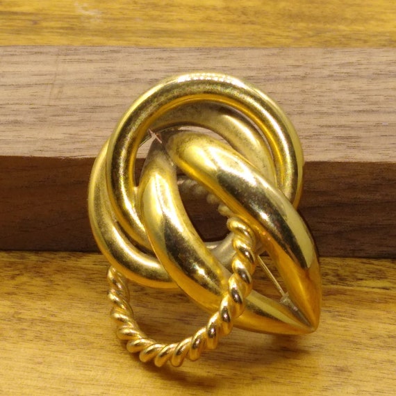 Vintage Gold Tone Interlocking Rings Lapel Brooch… - image 2