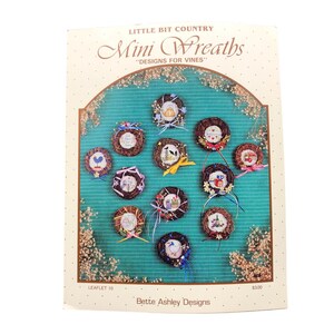 Wzory do haftu krzyżykowego Vintage, Mini Wianki Little Bit Country Designs for Vines autorstwa Bette Ashley Ulotka 10, Broszura do robótek ręcznych 1985